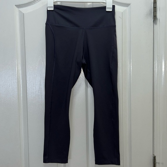Nike Dri Fit Plum Women’s Small Cropped Legging - Picture 1 of 5